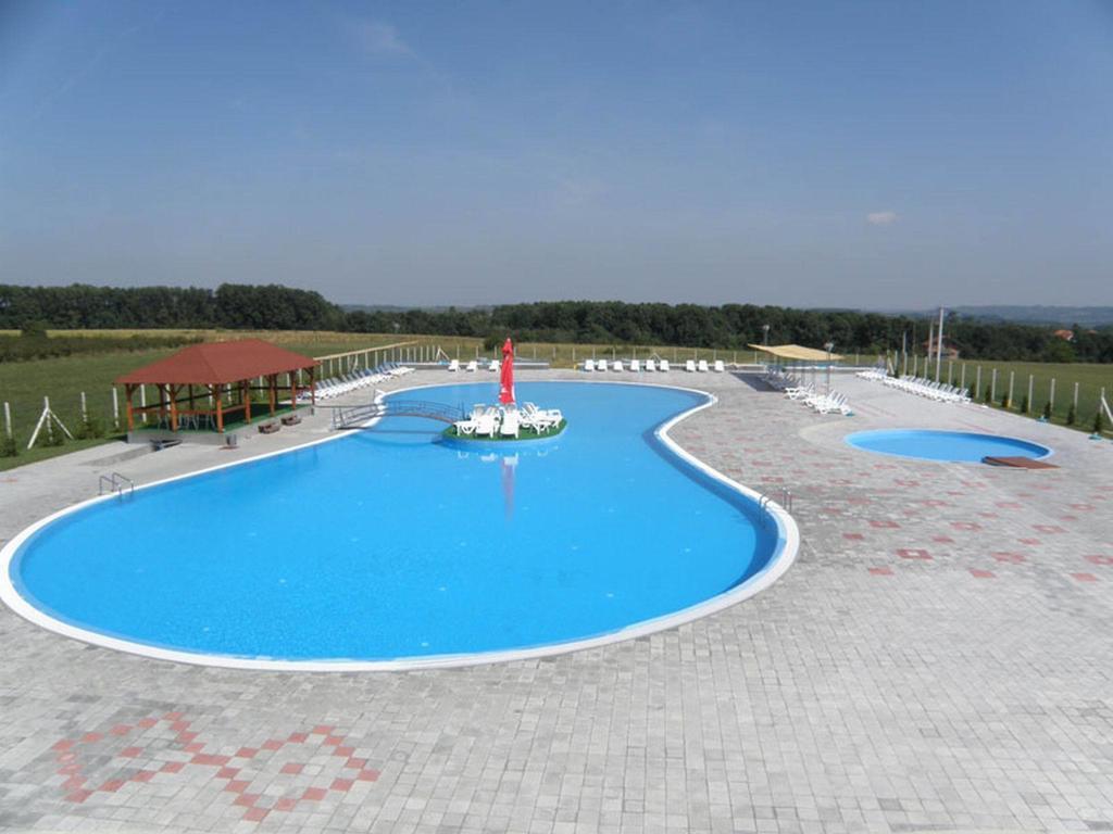 Bazeni Baikal Hotel Topola Exterior photo